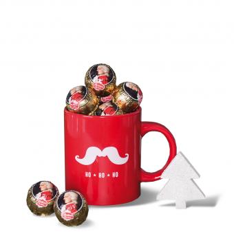 Tasse rot, "ho - ho - ho", mit Mozartkugeln 